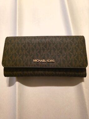Michael Kor long wallet